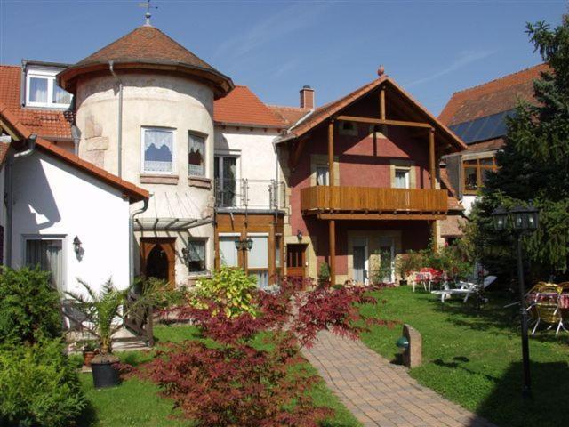 Gutshof Ziegelhuette Hotel Edenkoben Exterior photo
